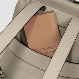 Рюкзак з відділенням для iPad Piquadro LYRA (W92T) Beige CA5566W92T_BE